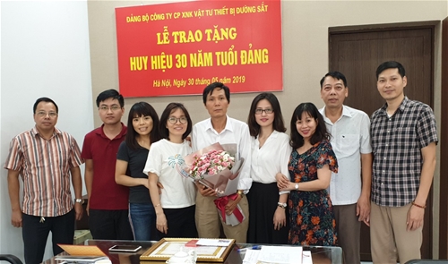 Kỷ niệm chương 30 năm tuổi Đảng của đc Nguyễn Tiến Đạt-Tp Đào tạo